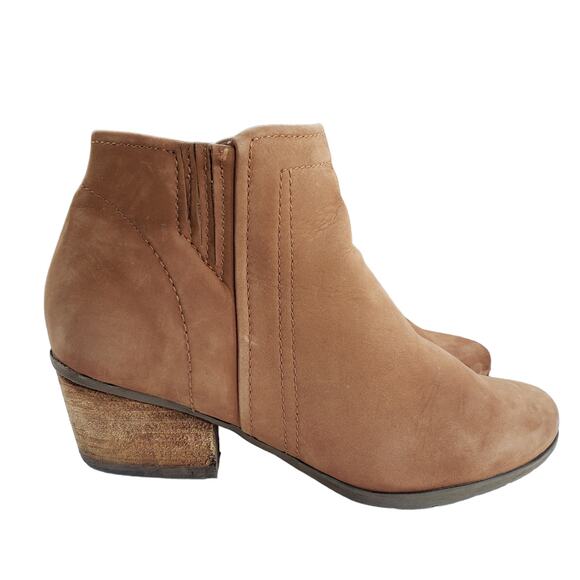 Blondo 7.5 Suede Leather Bootie Ankle Boots Women Tan Beige Zip Stacked Heel 2" - Picture 2 of 12